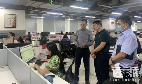 四川省教育廳語言文字與教材管理處蒞臨語言橋集團(tuán)指導(dǎo)“國家語言服務(wù)出口基地”建設(shè)工作